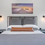 Lakeside Luxe Minneapolis