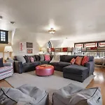 Luxury 6600 Sq.Ft Stunning Home/Sleeps 10+
