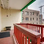Bright Minneapolis Apartment - 1 Mi To Downtown!