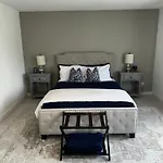 Modern Urban Oasis Gem Near Everything