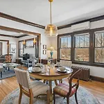 Sky Apt In Majestic Mpls Duplex