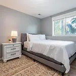 Spacious 4Br Home In Minneapolis - Pet Friendly!
