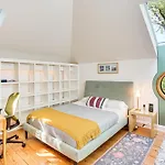 Pet-Friendly Minneapolis Studio Walk To Lake!