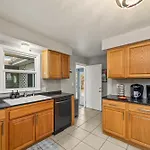 Centrally Located Cozy 4 Bedroom Home With Game And Yoga Rooms