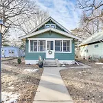 Walk To Beach And Lake Nokomis Minneapolis Home!