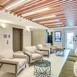 Updated Apt In Dtwn Minneapolis With Pool Access!