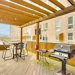 Updated Apt In Dtwn Minneapolis With Pool Access!