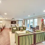 Updated Apt In Dtwn Minneapolis With Pool Access!