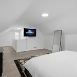 Movie Game Room & Fire Pit Luxury Spacious Home