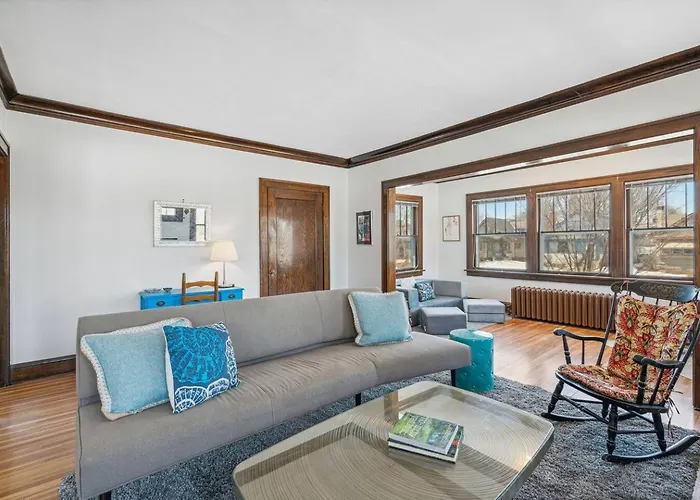 Sky Apt In Majestic Mpls Duplex