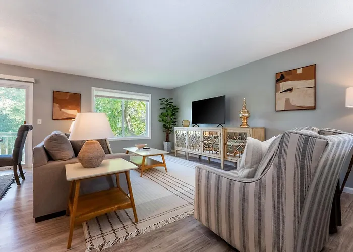 Spacious 4Br Home In Minneapolis - Pet Friendly!