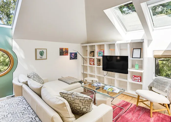 Pet-Friendly Minneapolis Studio Walk To Lake!