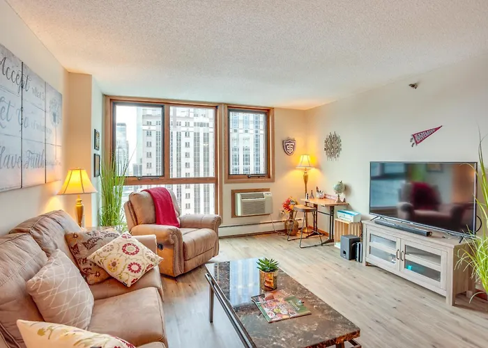 Updated Apt In Dtwn Minneapolis With Pool Access!