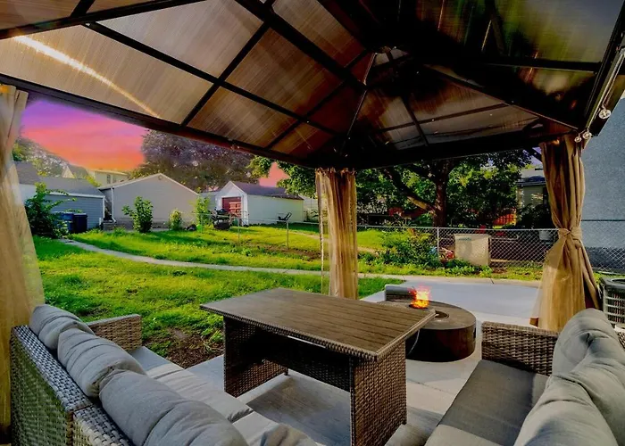 Movie Game Room & Fire Pit Luxury Spacious Home