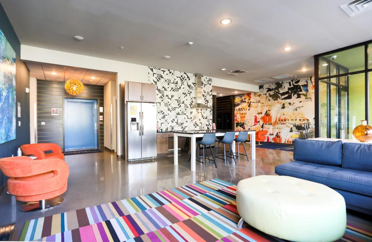Kasa Uptown Aparthotel