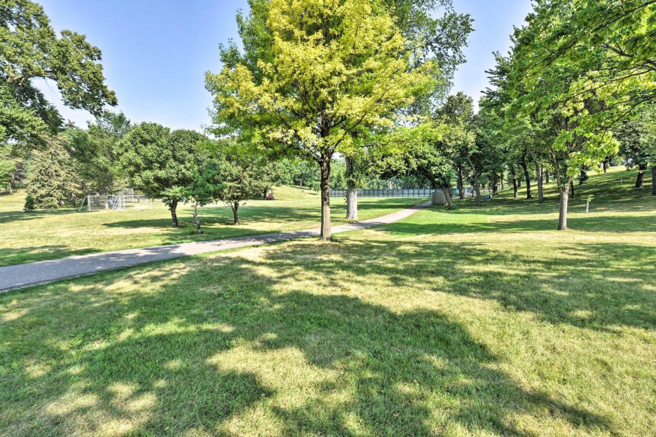 Holiday home Charming Mpls With Patio - Walk To Uptown! *