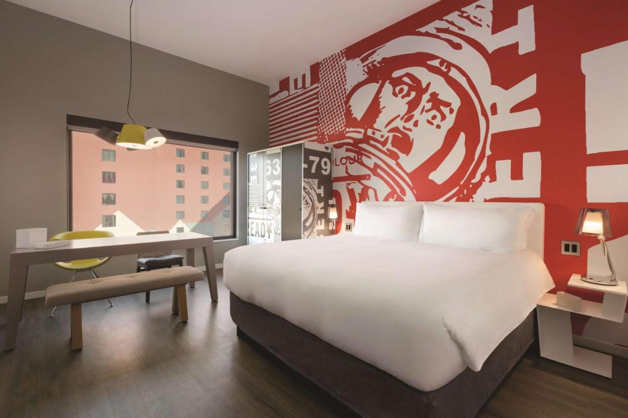 Hotel Radisson Red Downtown 3*