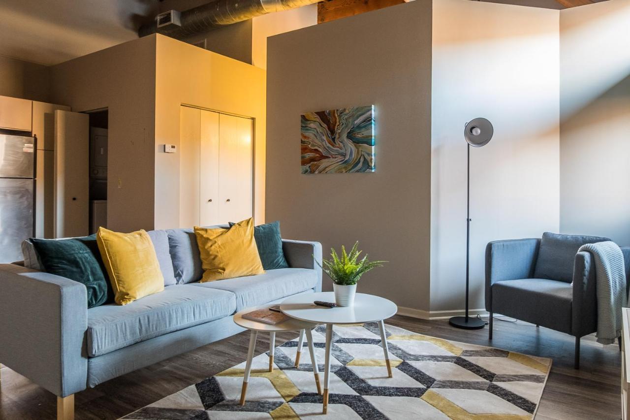 Apartment Frontdesk 50 4th Ave Apts North Loop Warehouse District *