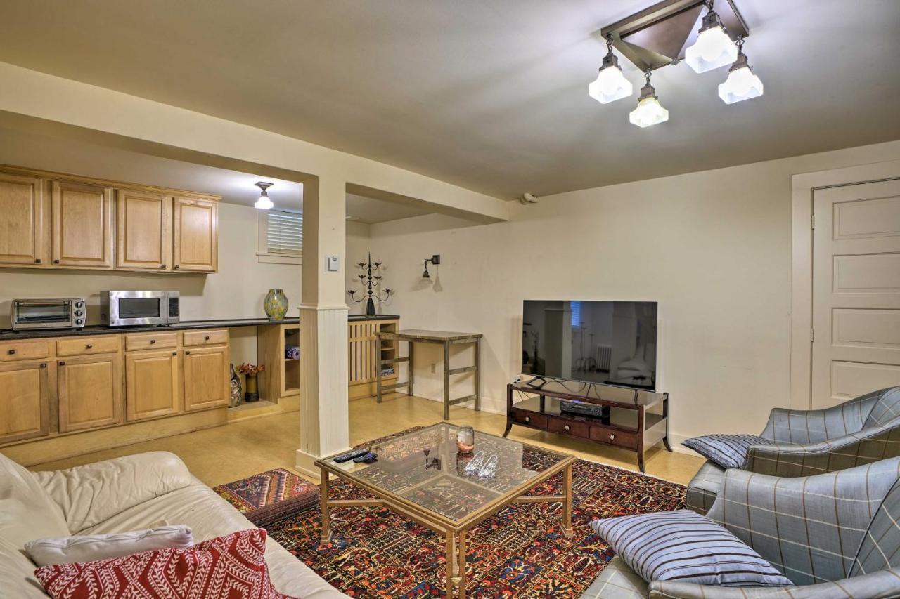 Charming Mpls With Patio - Walk To Uptown! Holiday home *