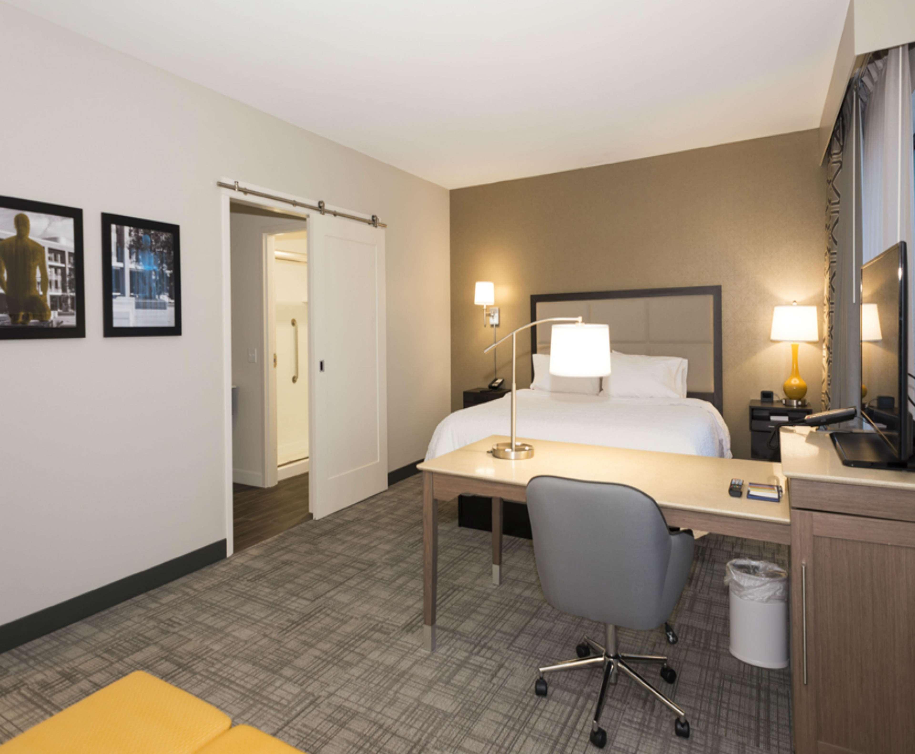 Hampton Inn And Suites Minneapolis University Area, Mn Hotel Minneapolis