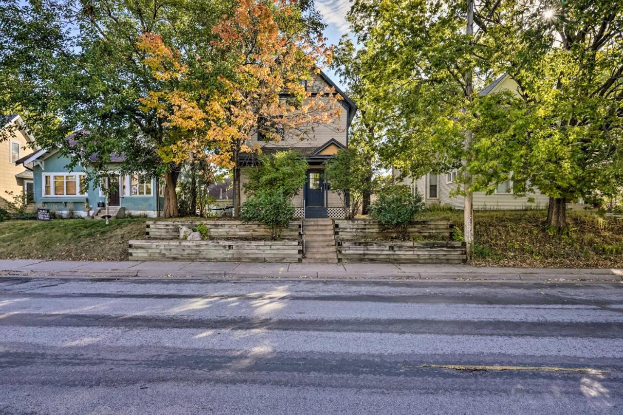 Townhome With Loft Less Than 3 Mi To Dtwn! Holiday home Minneapolis