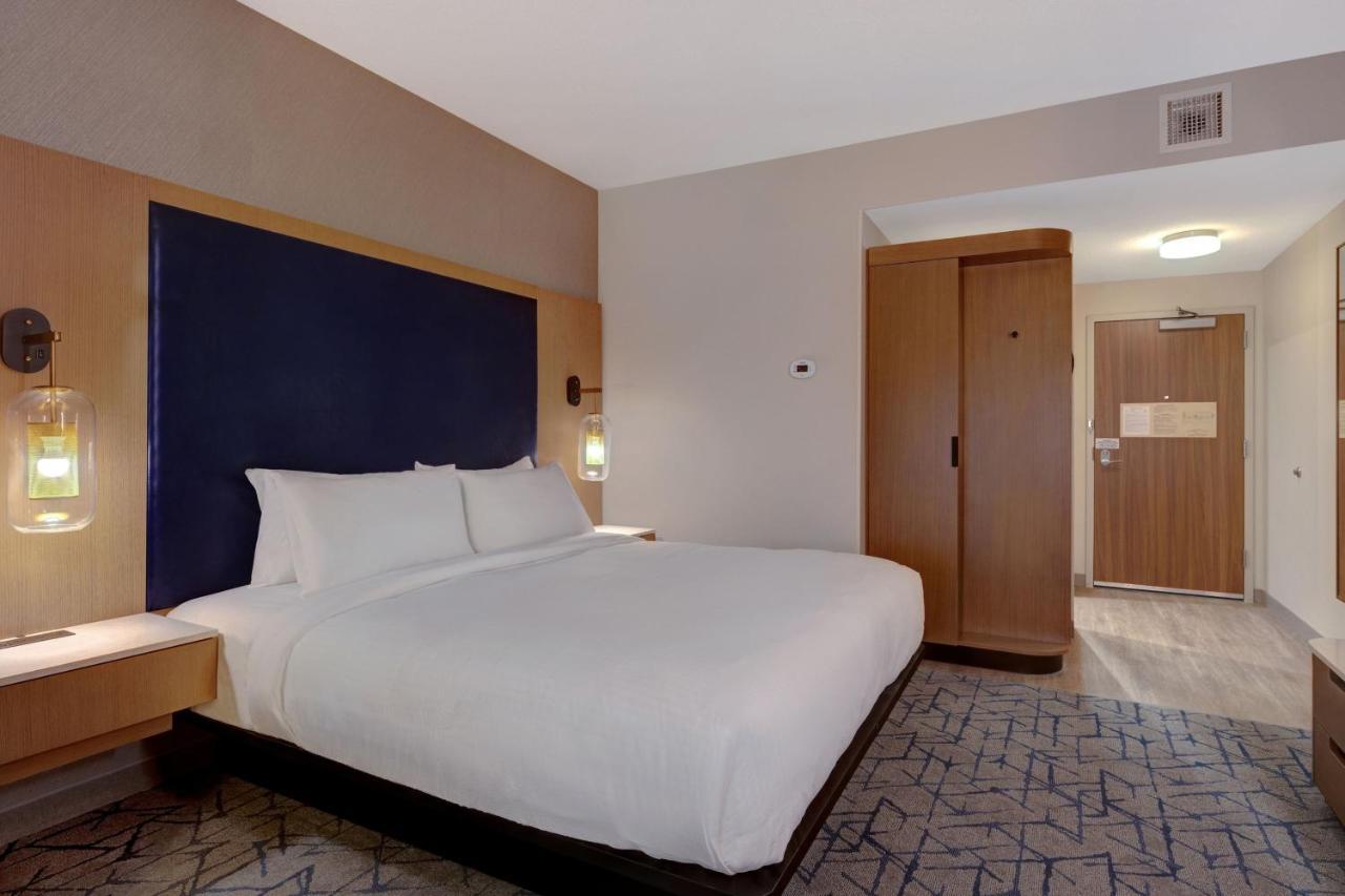 Fairfield By Marriott & Downtown Hotel