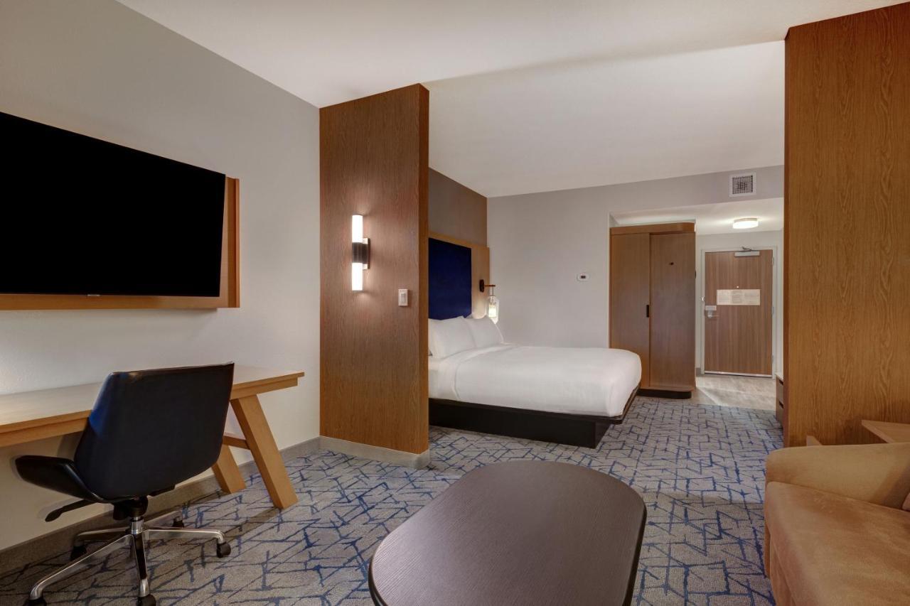 Fairfield By Marriott & Downtown Hotel