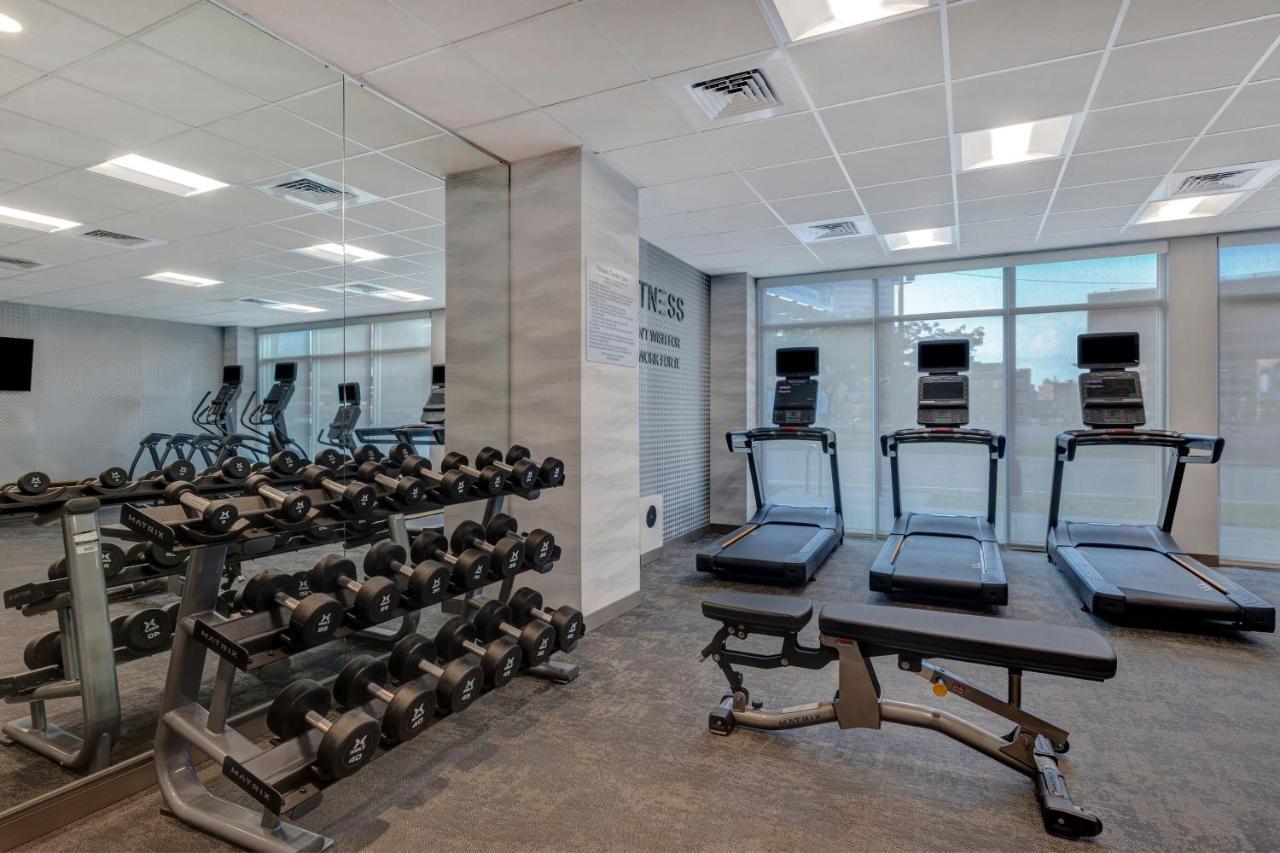 Fairfield By Marriott & Downtown Hotel 2*