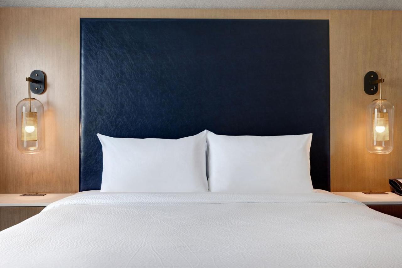 Fairfield By Marriott & Downtown Hotel Minneapolis