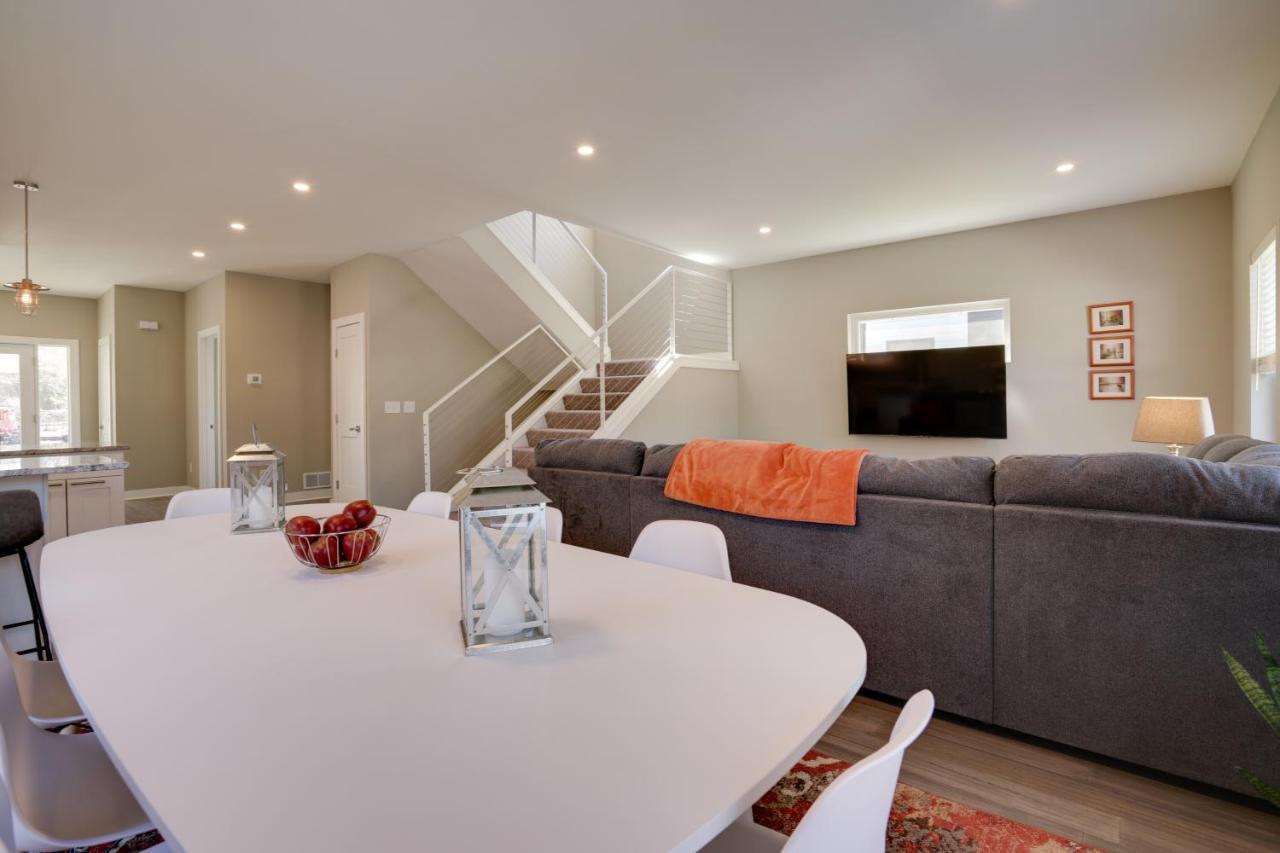 Holiday home Spacious Vacation With Game Room!