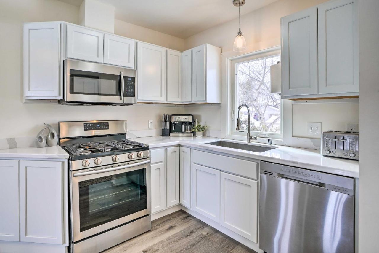 Cozy Plymouth With Medicine View! Holiday home Minneapolis
