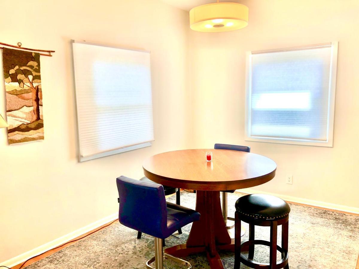 Apartment Homey 2 Bedroom Apartment, Minutes From Everything! *