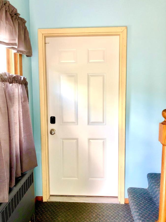 Homey 2 Bedroom Apartment, Minutes From Everything! Minneapolis