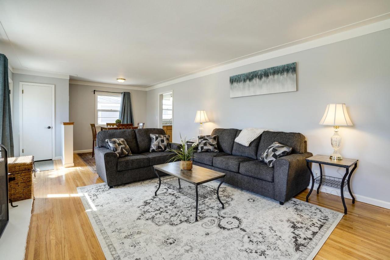 Holiday home Inviting Vacation With Game Room! *