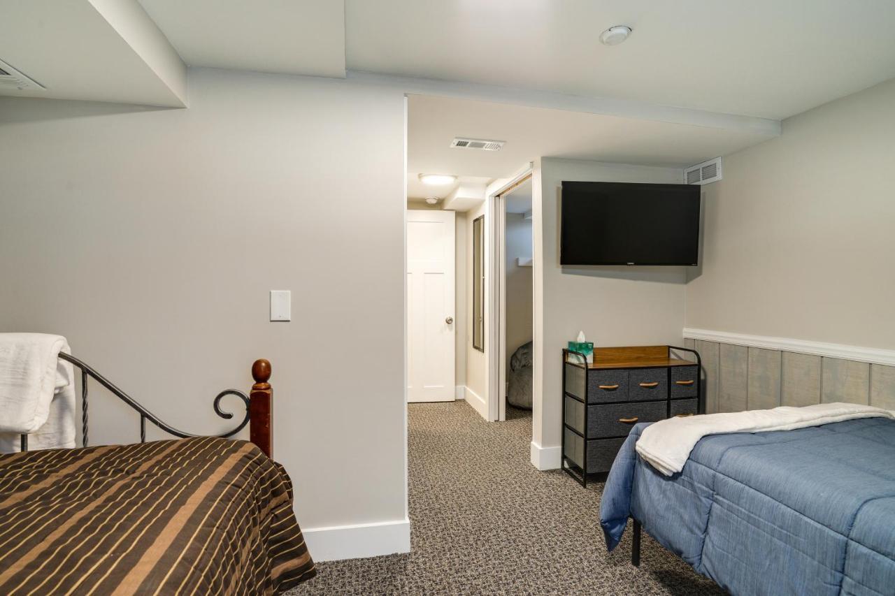 Inviting Vacation With Game Room! Holiday home Minneapolis