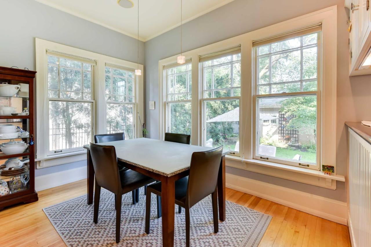 Holiday home Charming Mpls With Patio - Walk To Uptown!