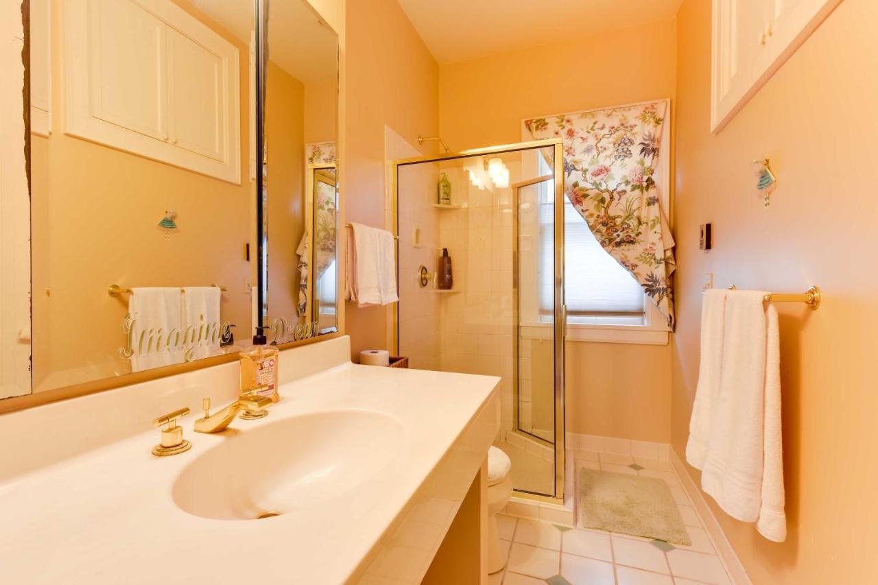 Charming Mpls With Patio - Walk To Uptown! Minneapolis