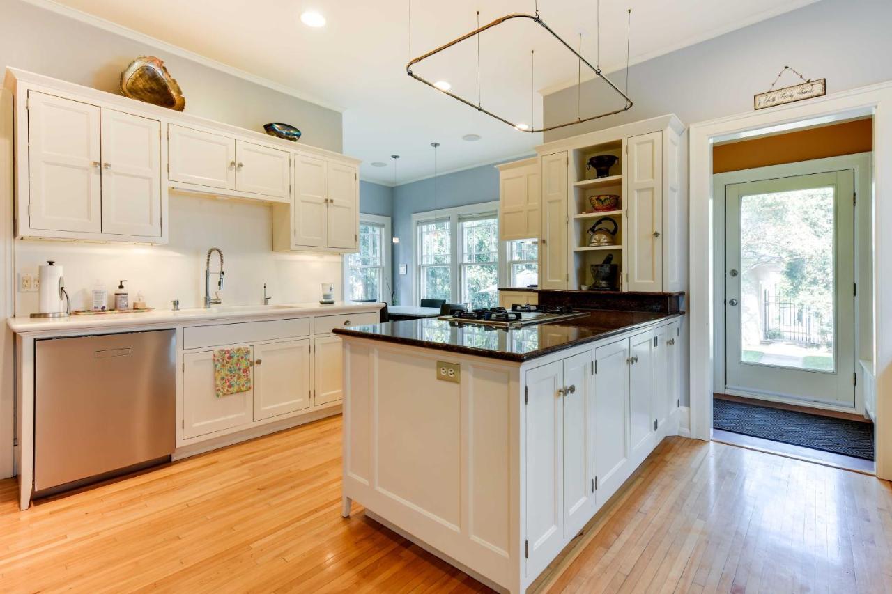 Charming Mpls With Patio - Walk To Uptown! Minneapolis