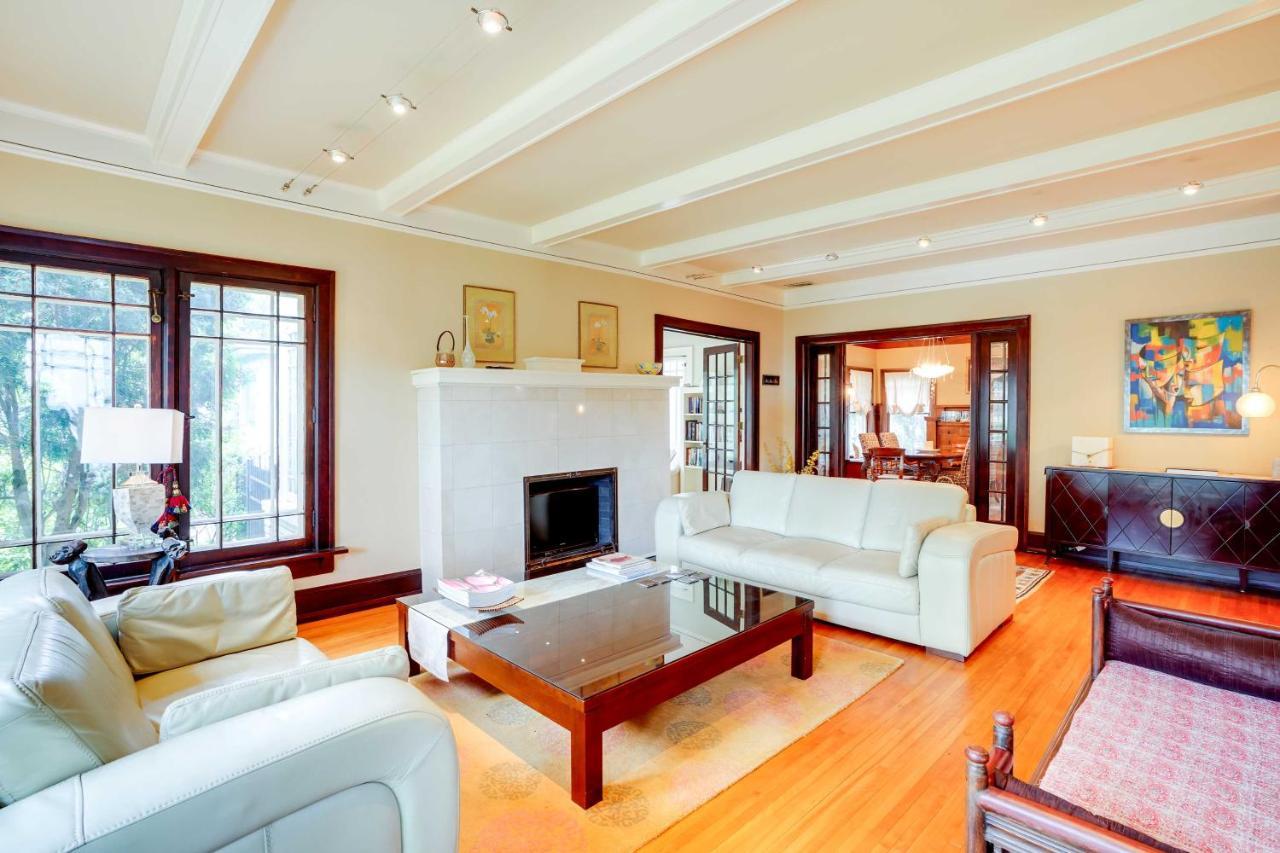 Holiday home Charming Mpls With Patio - Walk To Uptown!