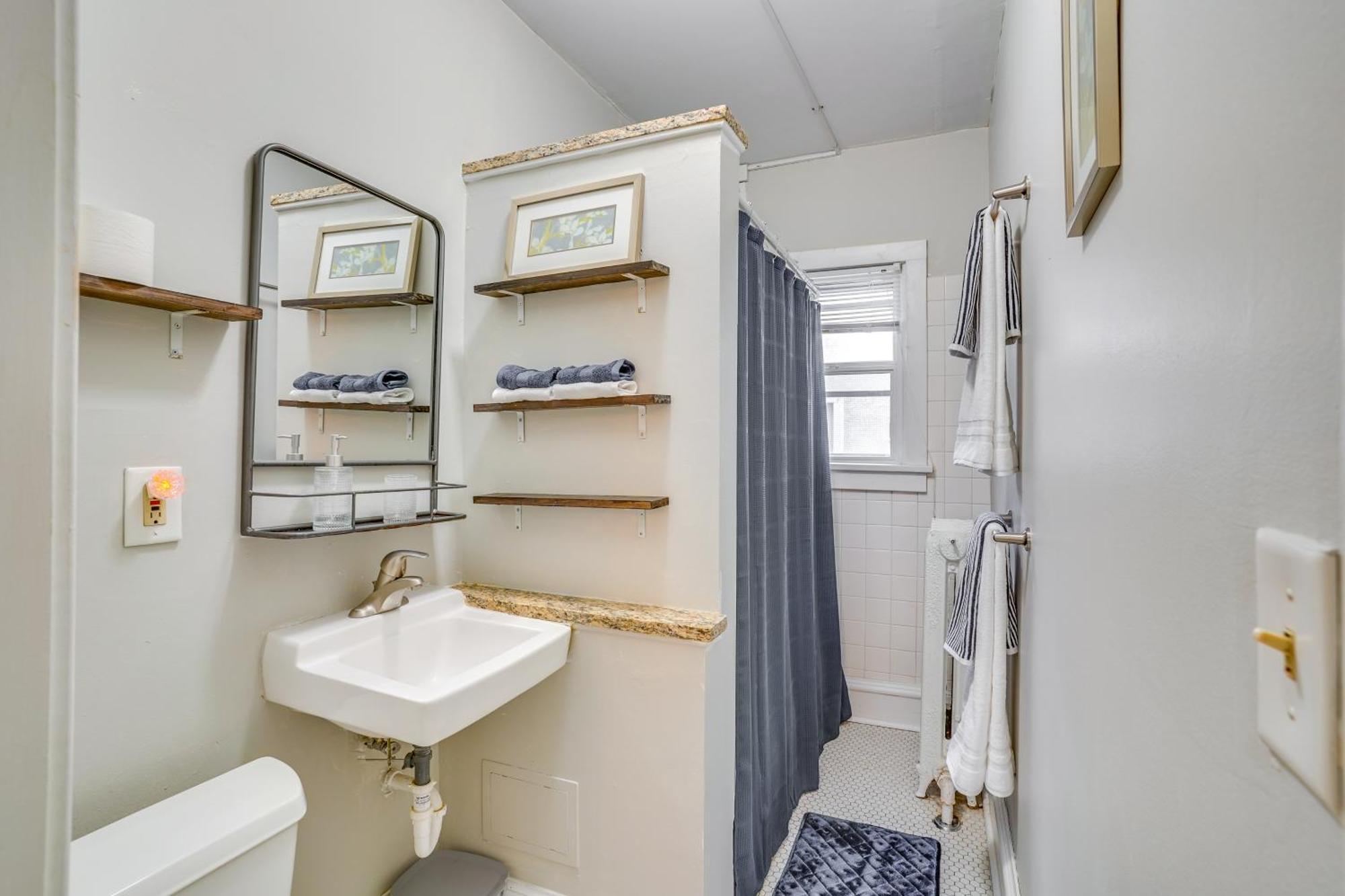 Apartment Cozy Apartment, 1 Mi To Downtown! *