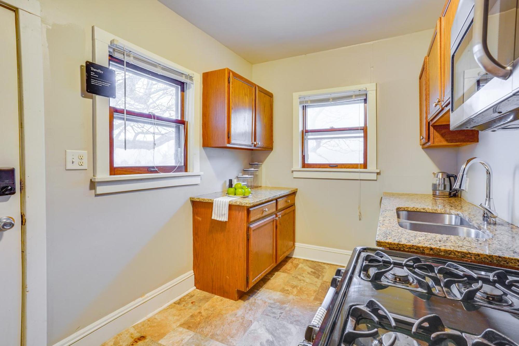 Apartment Cozy Apartment, 1 Mi To Downtown! *