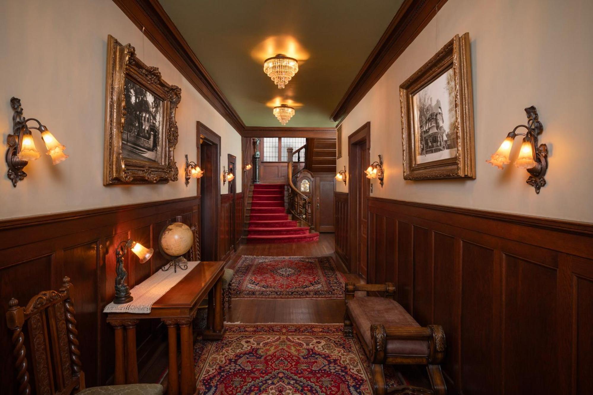 300 Clifton Bed & Breakfast 3*