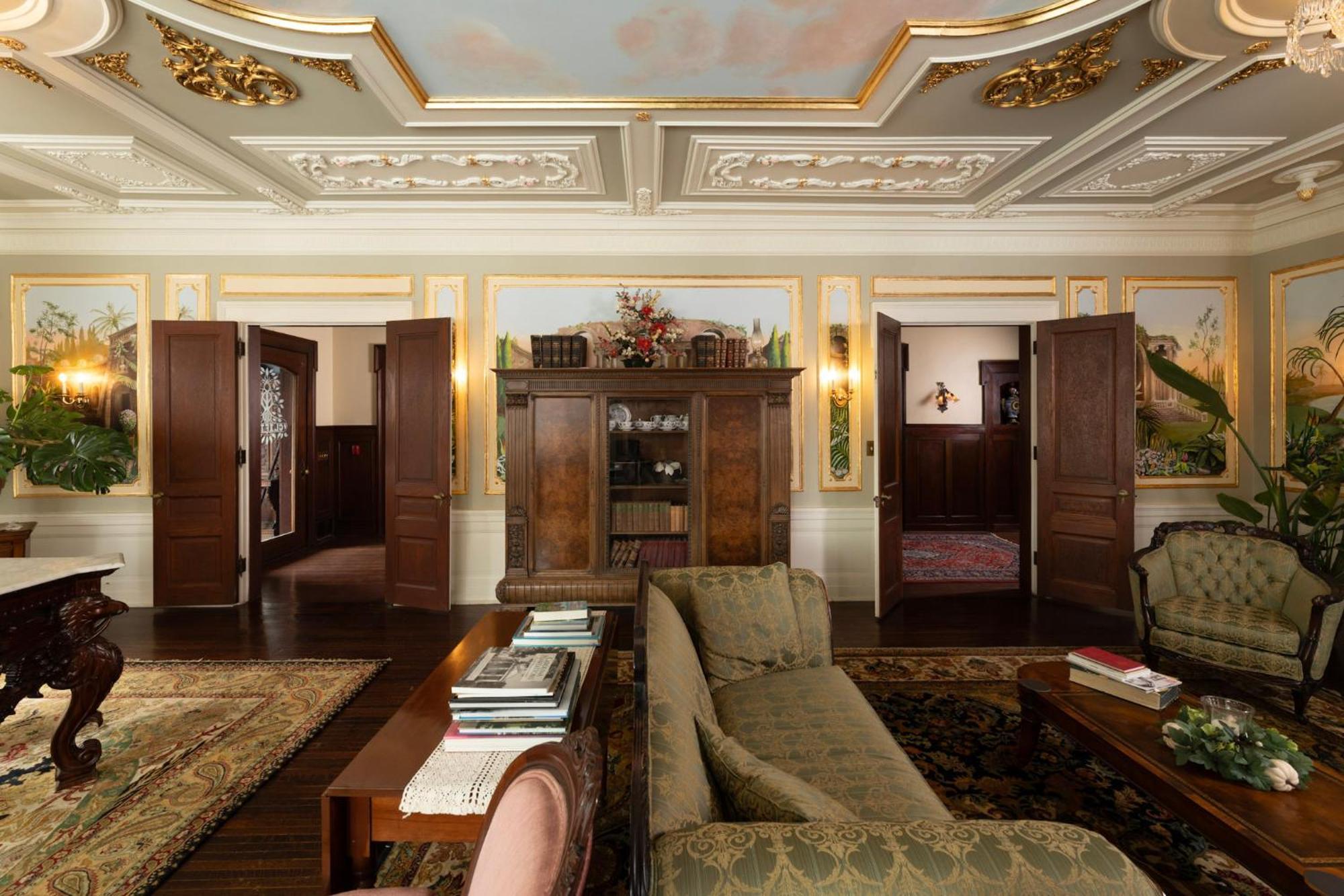300 Clifton Bed & Breakfast Minneapolis