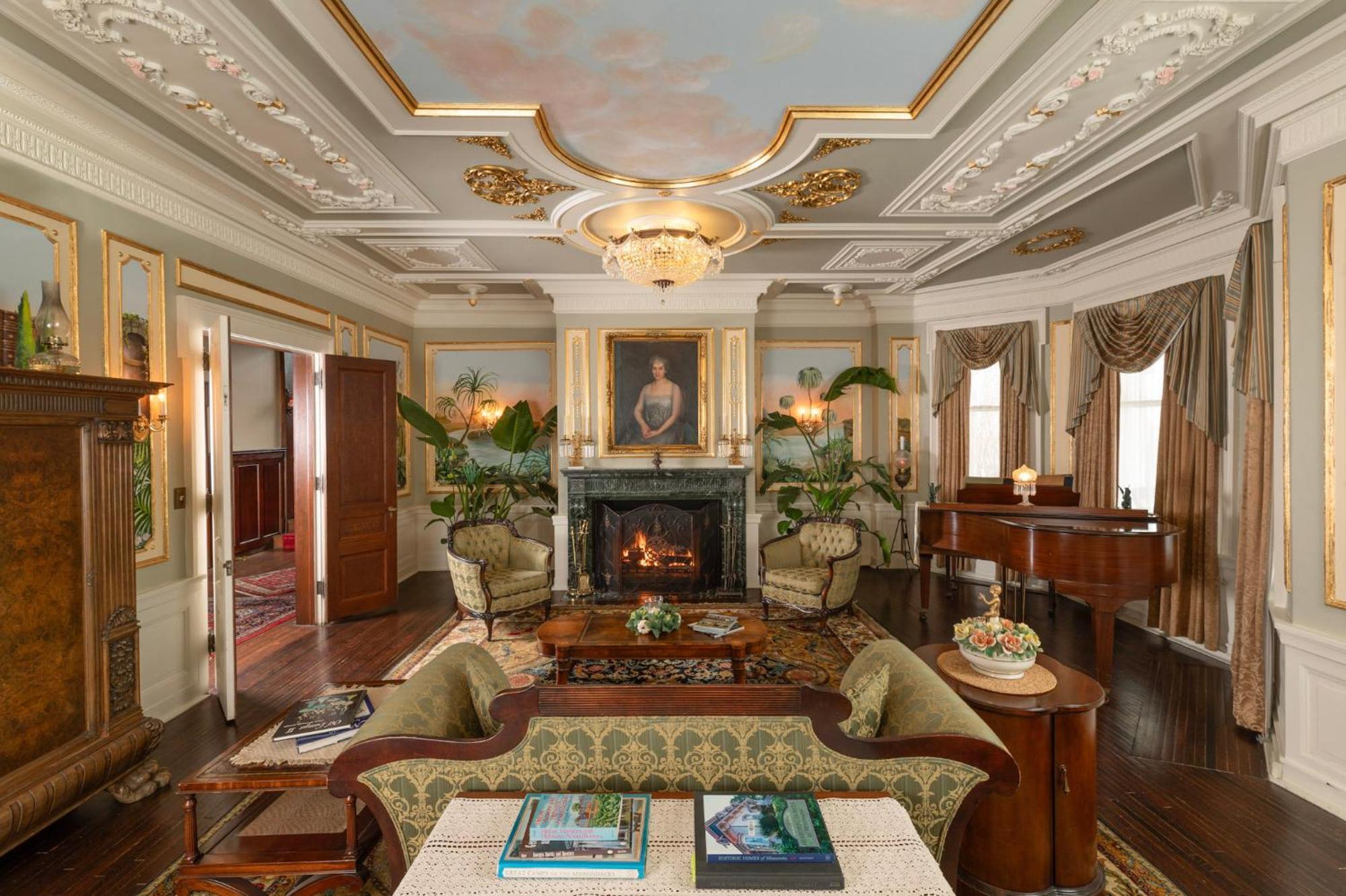 300 Clifton Bed & Breakfast Minneapolis