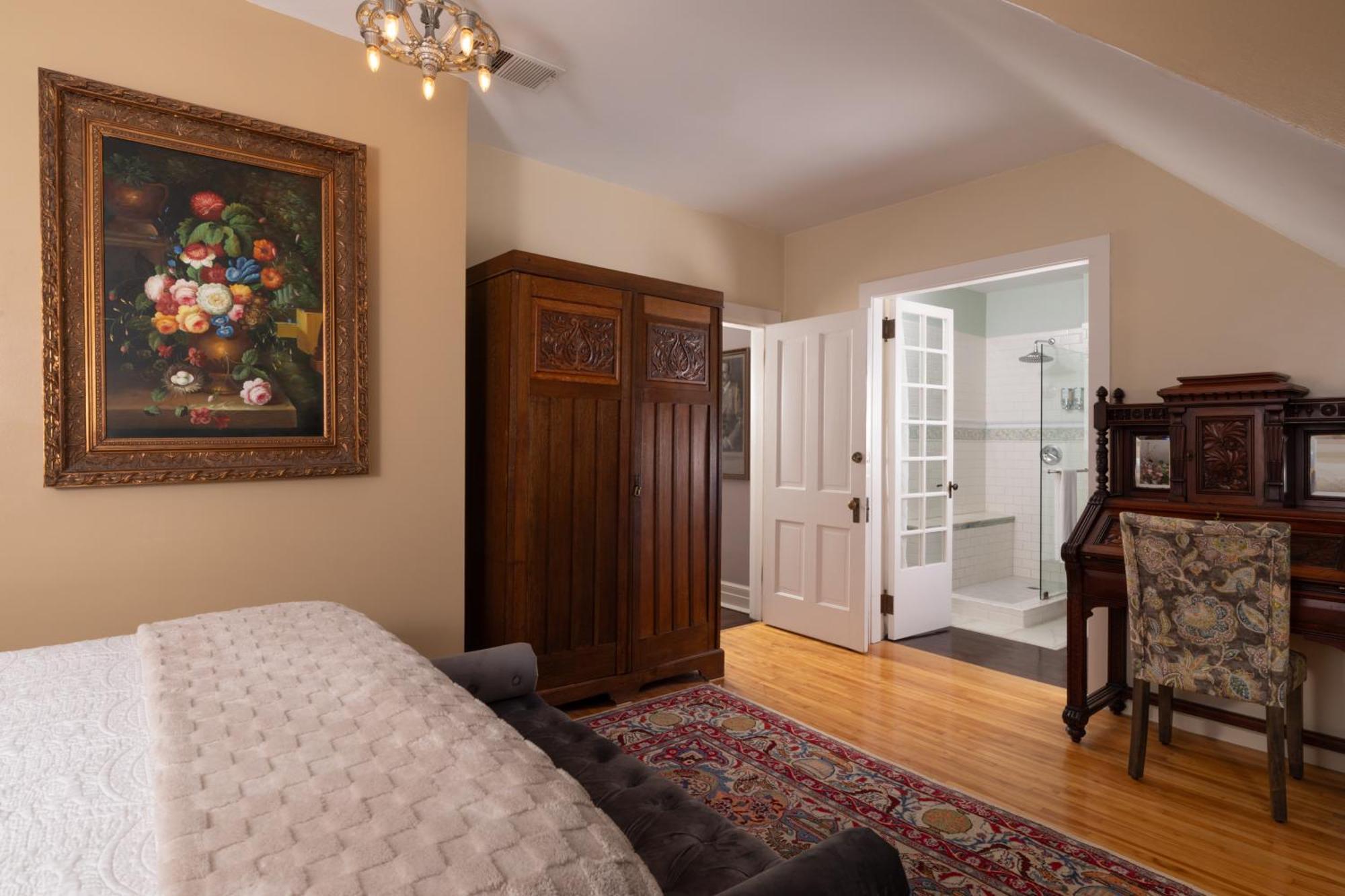 300 Clifton Bed & Breakfast Minneapolis