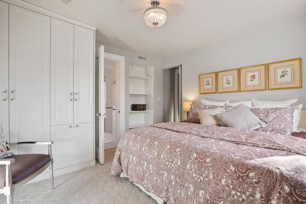 Luxury 6600 Sq.ft Stunning Home/sleeps 10+ Holiday home *