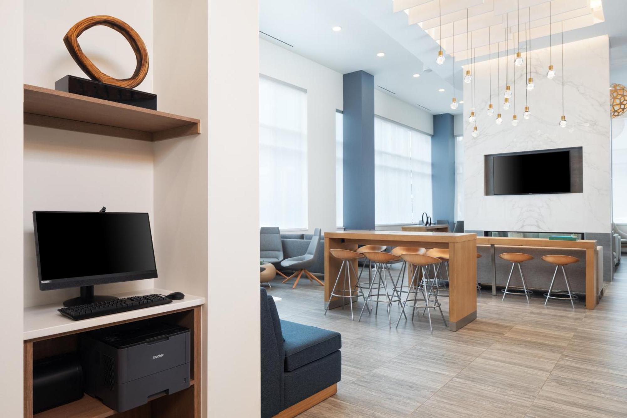 Element Downtown North Loop 3*