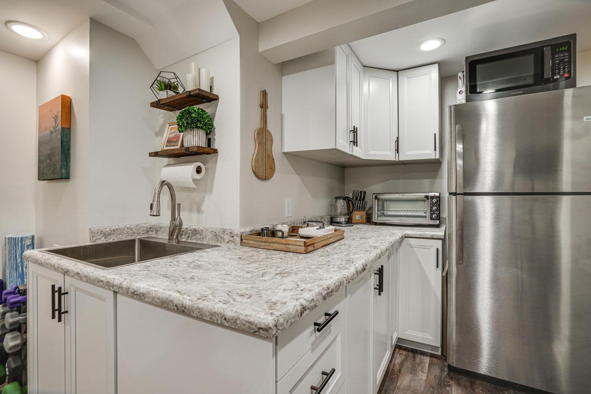 Apartment Chic - 6 Blocks To Nokomis!