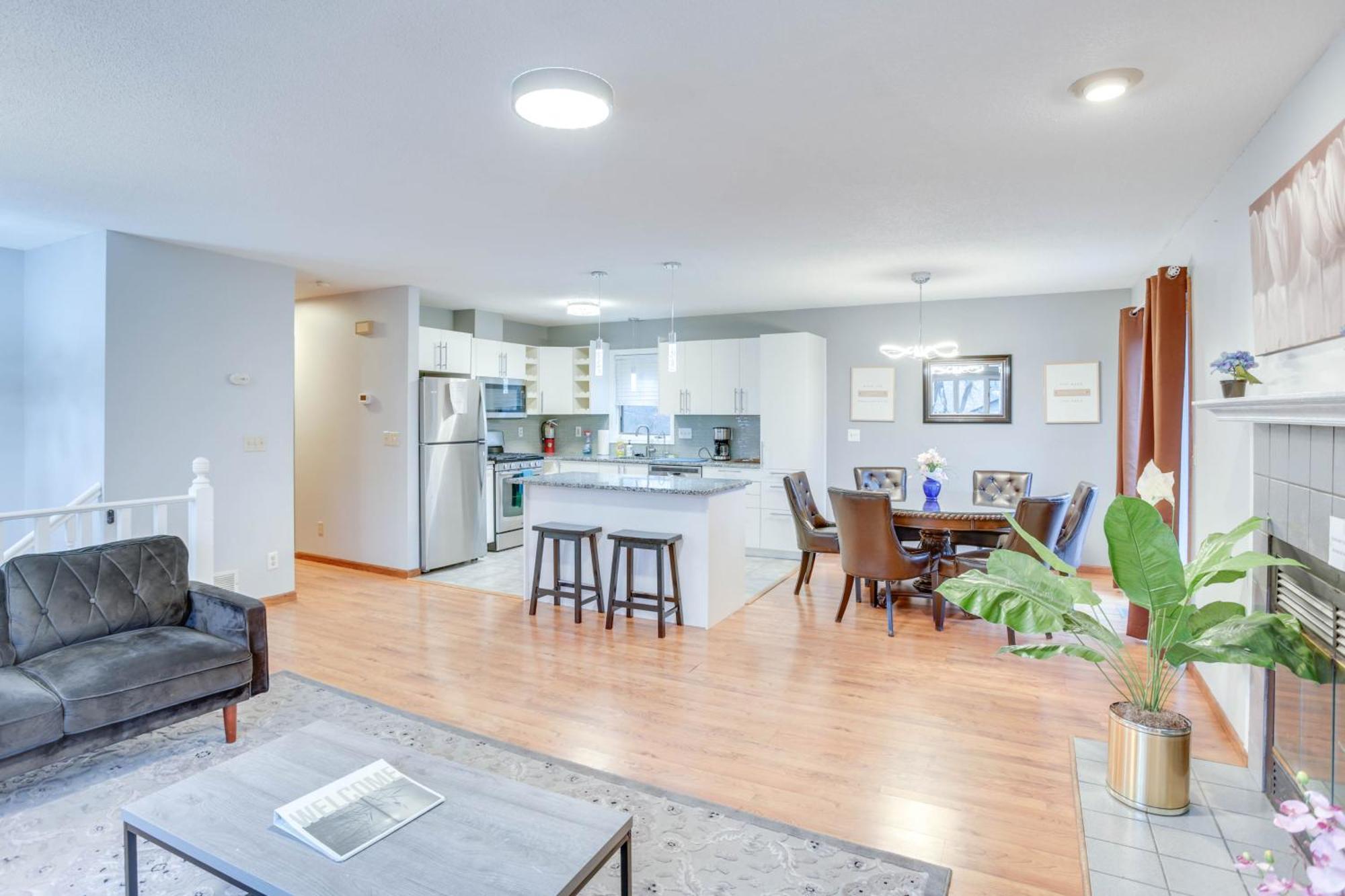 Lovely Near Target Field! Holiday home *