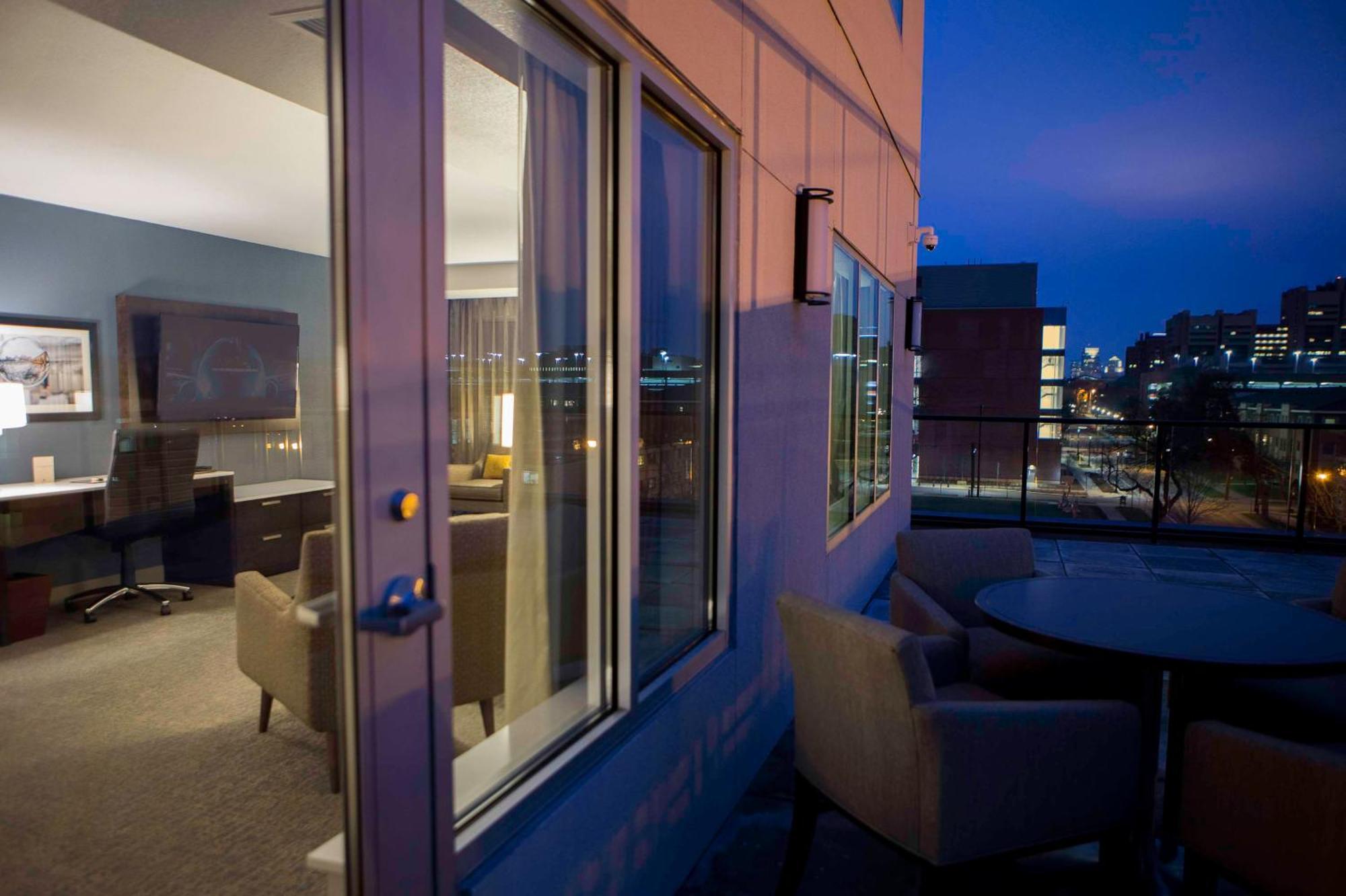 Hotel Hilton Garden - Area 3*